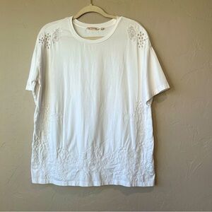 soft surroundings M Top Boho Embroidered eyelett Boho Floral costal beach tshirt